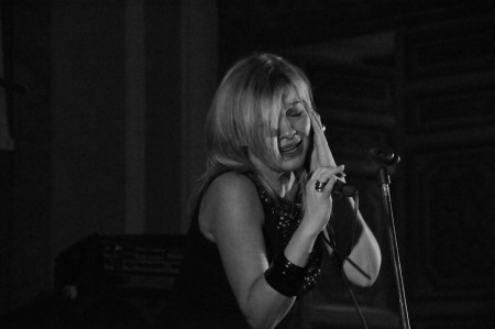 1) AQUELLAS PEQUEÑAS COSAS (CARMEN LA PLATA)